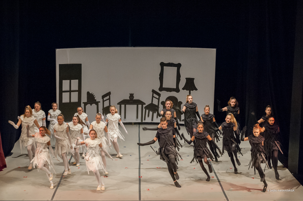 HNK Zadar: Predstava plesne udruge Gesta – “Odgojooj”