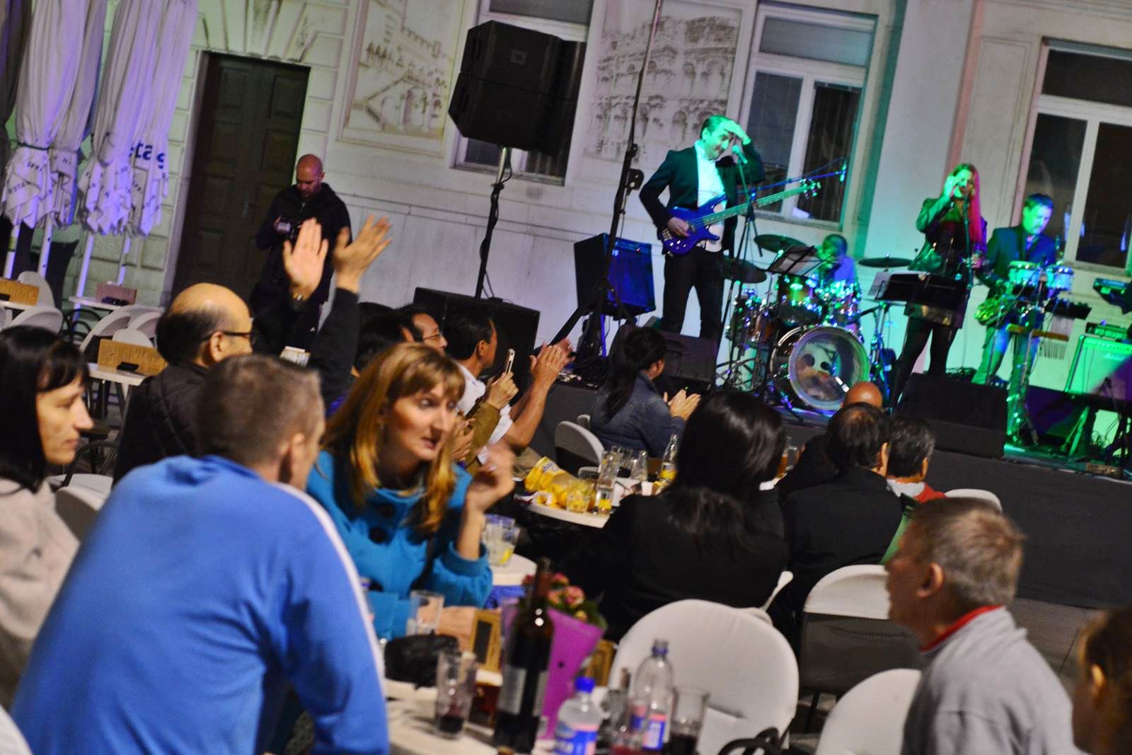 FIMBA After party na Narodnom trgu uz bend Songbusters FIMBA After party na Narodnom trgu uz bend Songbusters