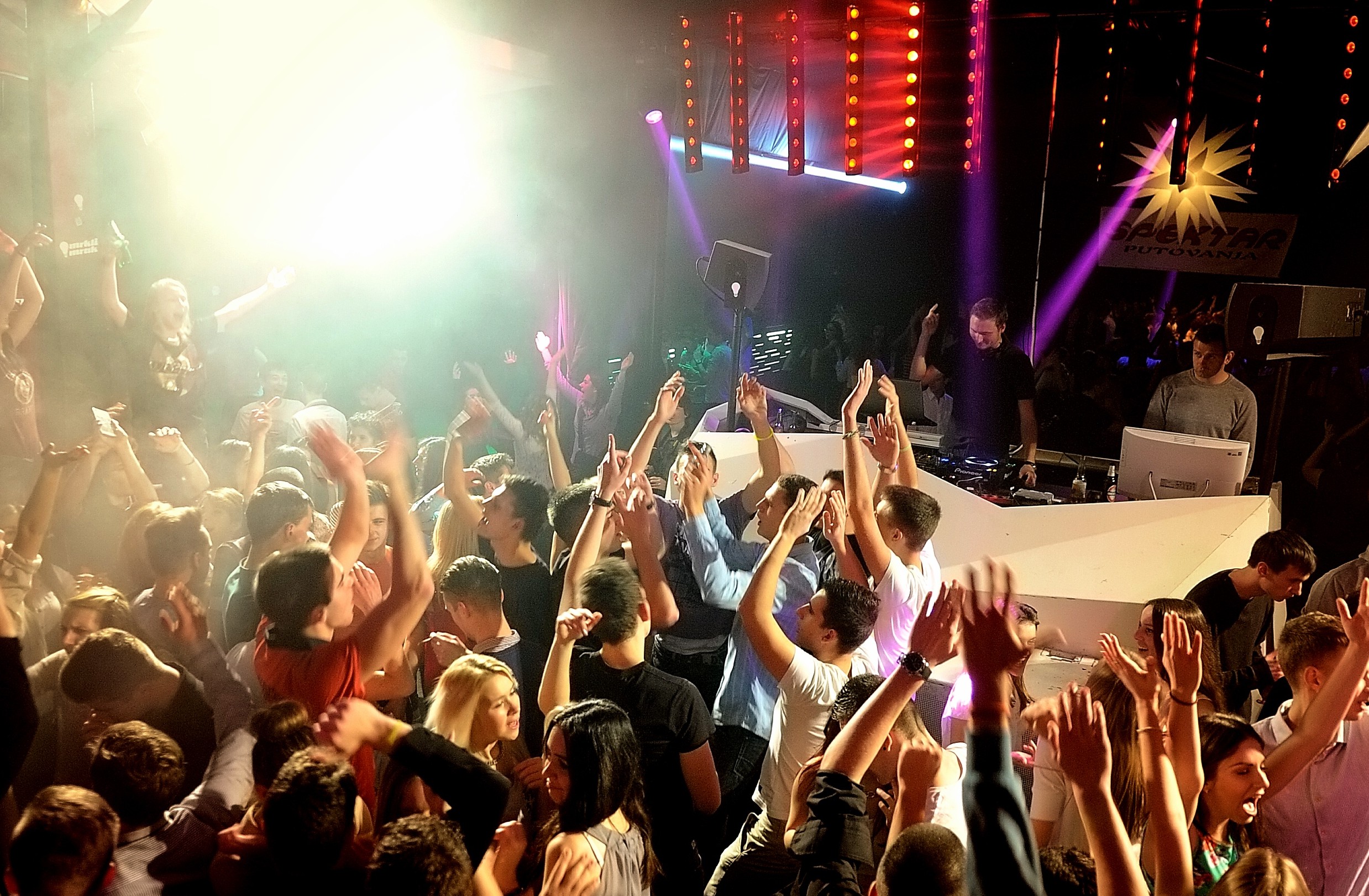 Spektar party u Aquarius klubu