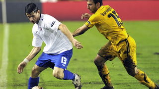 Split, 011210. 
Stadion HNK Hajduka u Poljudu.    
Europska liga utakmica HNK Hajduk – FC AEK .
Na fotografiji: Ante Vukusic i Nikos Karampelas.
Foto: Josko Ponos / CROPIX
