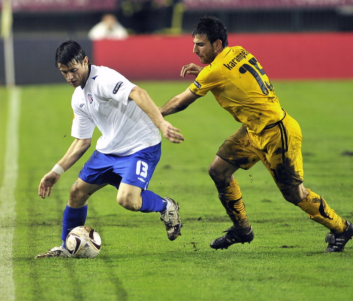 Split, 011210. 
Stadion HNK Hajduka u Poljudu.    
Europska liga utakmica HNK Hajduk – FC AEK .
Na fotografiji: Ante Vukusic i Nikos Karampelas.
Foto: Josko Ponos / CROPIX