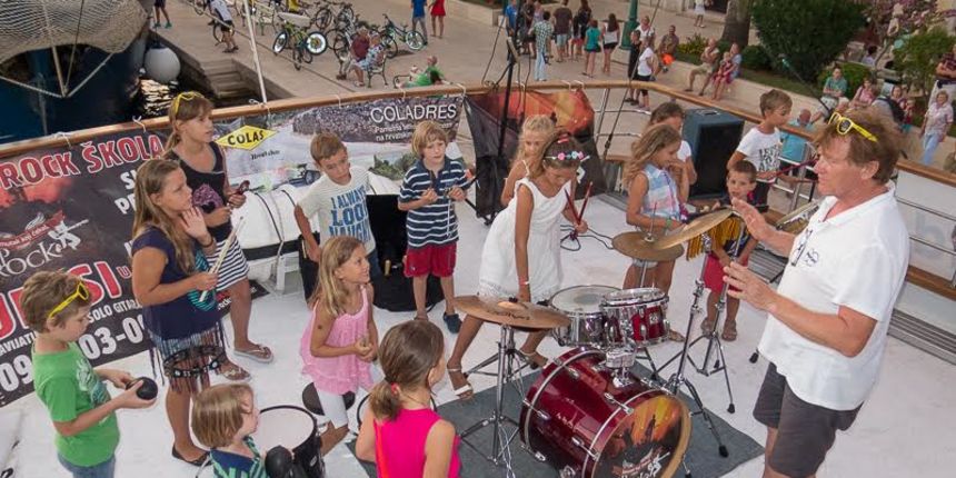 Tkon: Brod knjižara – brod kulture i ove godine oduševio Tkon: Brod knjižara – brod kulture i ove godine oduševio