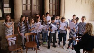 Izložba nosi naziv “Približavanje – stih i slika”, a otvara se u klaustru samostana Sv. Frane. Izložba nosi naziv “Približavanje – stih i slika”, a otvara se u klaustru samostana Sv. Frane.