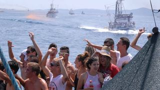 Tunuara 2016 – defile ribarica, spremanje brudeta, demonstracija ribarske vještine i koncert Zorica Kondža. Foto: TZ općine Kali/Adam Vidas Tunuara 2016 – defile ribarica, spremanje brudeta, demonstracija ribarske vještine i koncert Zorica Kondža. Foto: TZ općine Kali/Adam Vidas