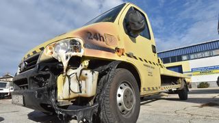 Vučnoj službi Deur na parkingu izgorjela dva vozila