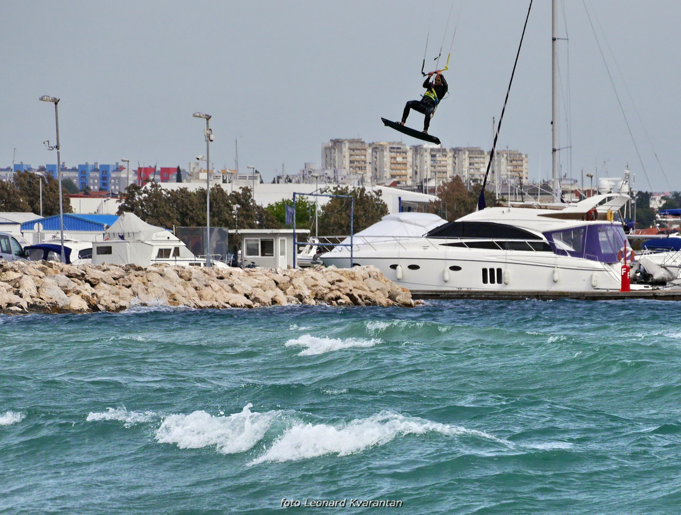 Na krilima juga: surferi i kiteri uživaju na Vitrenjaku