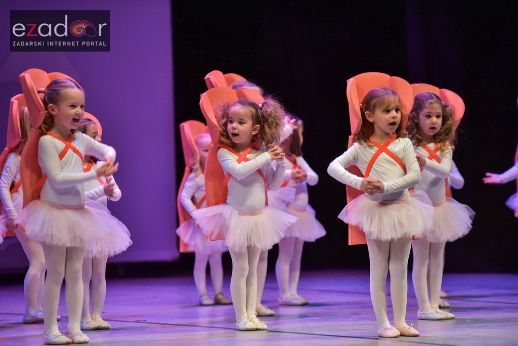 Predstava “Odgojoj” Plesne udruge Gesta u HNK Zadar