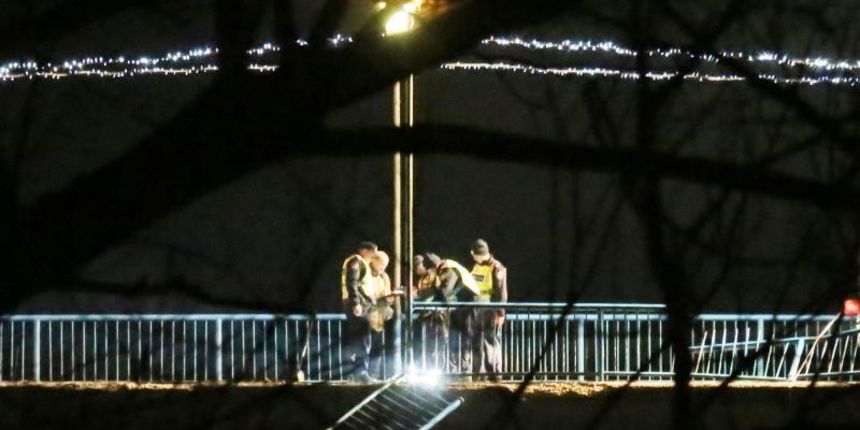 U slijetanju osobnog automobila u rijeku Krku poginula peteroclana obitelj. Photo: Dusko Jaramaz/PIXSELL Autor