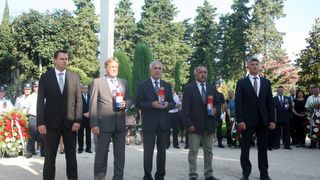 Zadar – Povodom obiljezavanja Dana pobjede i domovinske zahvalnosti i Dana hrvatskih branitelja kod sredisnjeg kriza na Gradskom groblju polozeni su vijenci i zapaljene svijece u sjecanje na sve poginule u Domovinskom ratu. Photo: Dino Stanin/PIXSELL