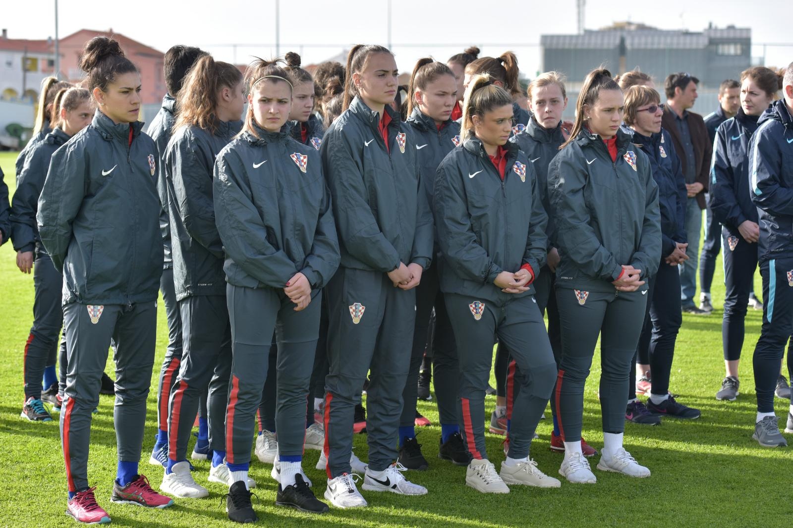 Na stadionu u Stanovima obilježena 10. obljetnica smrti Hrvoja Ćustića Na stadionu u Stanovima obilježena 10. obljetnica smrti Hrvoja Ćustića
