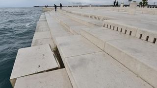 Nakon juga ostala oštećenja na zadarskoj rivi. Foto: Dino Stanin/PIXSELL