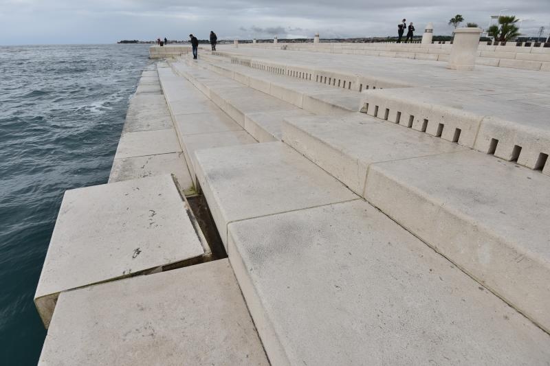 Nakon juga ostala oštećenja na zadarskoj rivi. Foto: Dino Stanin/PIXSELL