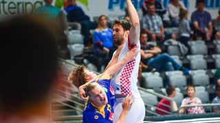 U doista sjajnoj atmosferi koju je stvorilo oko 5000 navijača iz cijele Hrvatske, naši su rukometni reprezentativci remizirali sa Švedskom i to s rezultatom 25-25. Bila je to ‘kaubojima’ pretposljednja pripremna utakmica uoči Olimpijskih igara