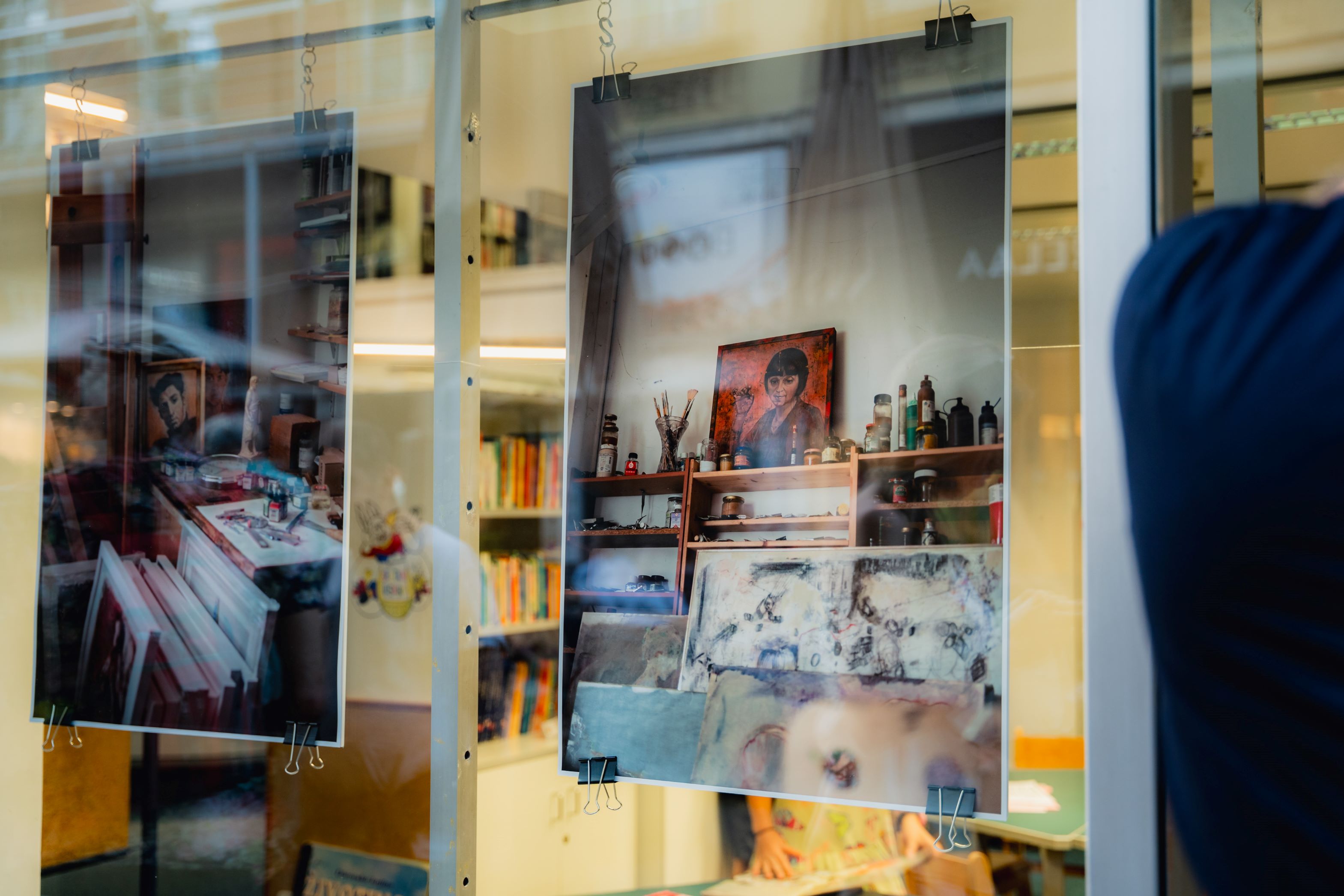 Mak Vejzović otvorio vrata očevog ateljea kroz izložbu “Atelijer” Mak Vejzović otvorio vrata očevog ateljea kroz izložbu “Atelijer”