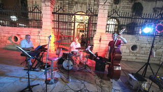 Narodni trg: koncert Aldemaromania trio & Ricardo Luque foto: Angelo Virag Narodni trg: koncert Aldemaromania trio & Ricardo Luque foto: Angelo Virag