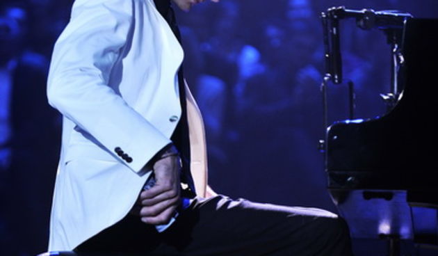 Zagreb, 280411.
KD Vatroslav Lisinski.
Dobrotvorni koncert – Lisinski za Japan.
Na slici: Maksim Mrvica prije nastupa.
Foto: Boris Kovacev / CROPIX