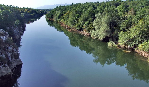 Nadvožnjak kod Zira i rijeka Lika, foto: Leonard Kvarantan