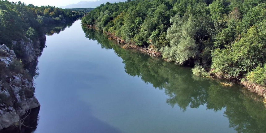 Nadvožnjak kod Zira i rijeka Lika, foto: Leonard Kvarantan