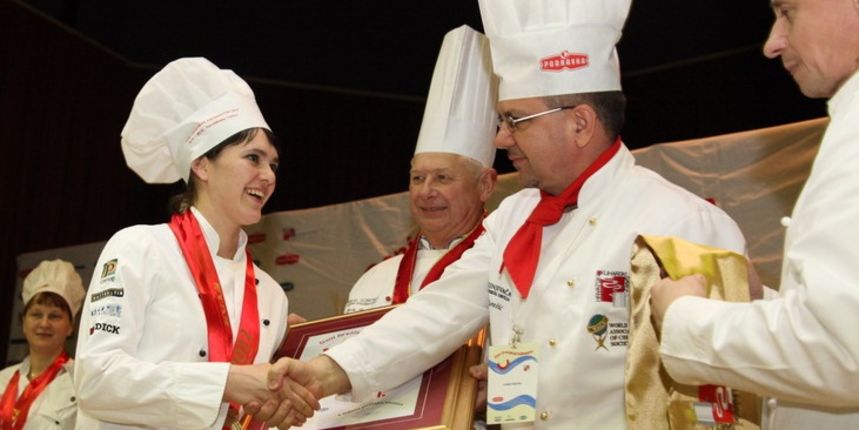 Rafaela Mihatović – nova slastičarska prvakinja države Rafaela Mihatović – nova slastičarska prvakinja države