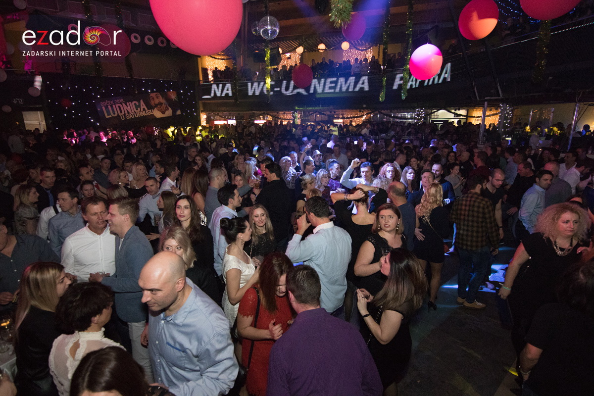 Ludnica u Saturnusu: Najbolji doček u svemiru i šire Ludnica u Saturnusu: Najbolji doček u svemiru i šire