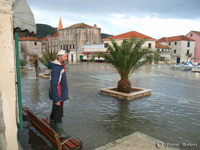 Plima u Starom Gradu na Hvaru 9. studenog 2010, Foto: Petar Botteri