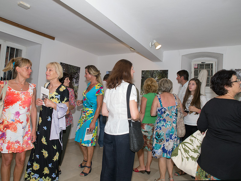 Biograd na moru: Otvorena izložba fotografija “Lunjske masline” Biograd na moru: Otvorena izložba fotografija “Lunjske masline”