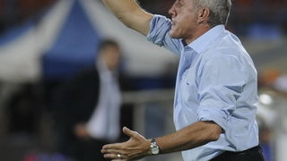 Tel Aviv, 091010.
Ramat-Gan Stadion.
Kvalifikacijska nogometna utakmica grupe F izmedju Izraela i Hrvatske za Euro 2012 u Poljskoj i Ukrajini.
Na slici: Luis Fernandez izbornik Izraela.
Foto: Drago Sopta / CROPIX