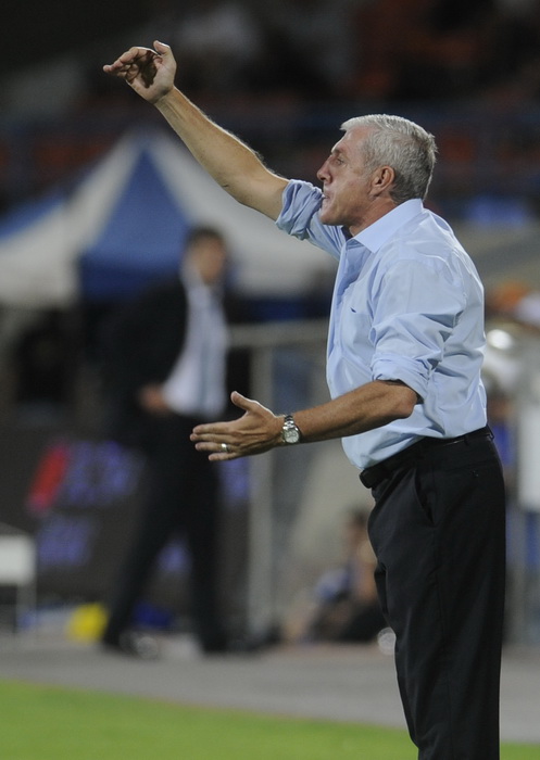 Tel Aviv, 091010.
Ramat-Gan Stadion.
Kvalifikacijska nogometna utakmica grupe F izmedju Izraela i Hrvatske za Euro 2012 u Poljskoj i Ukrajini.
Na slici: Luis Fernandez izbornik Izraela.
Foto: Drago Sopta / CROPIX