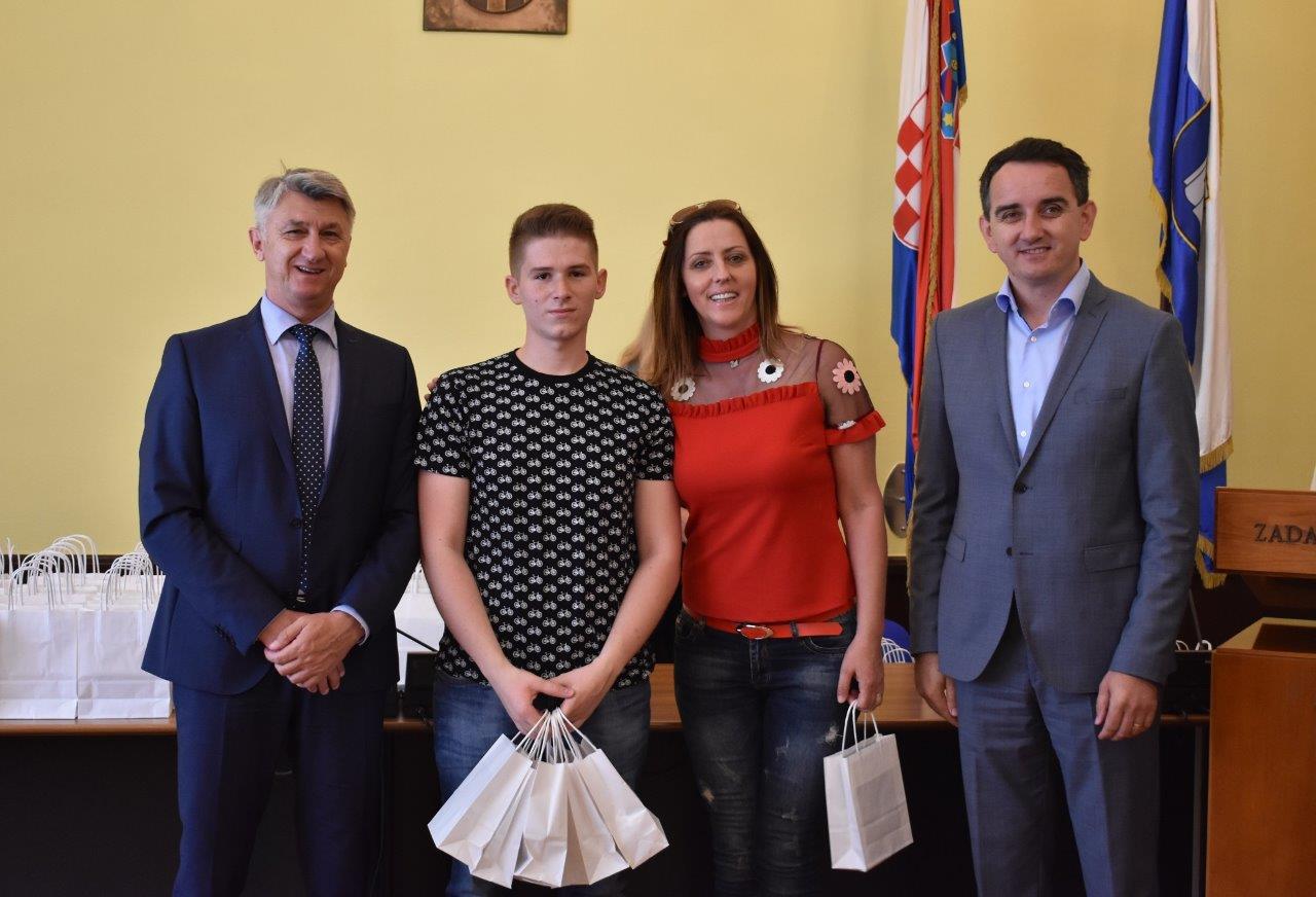 Prijem za nagrađivane učenike osnovnih i srednjh škola