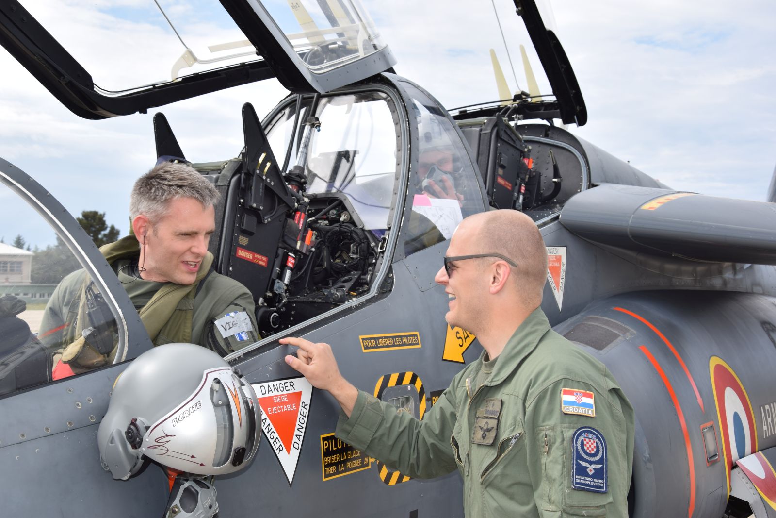 Tri francuska vojna aviona Dassault Alphajet u posjeti bazi Zemunik