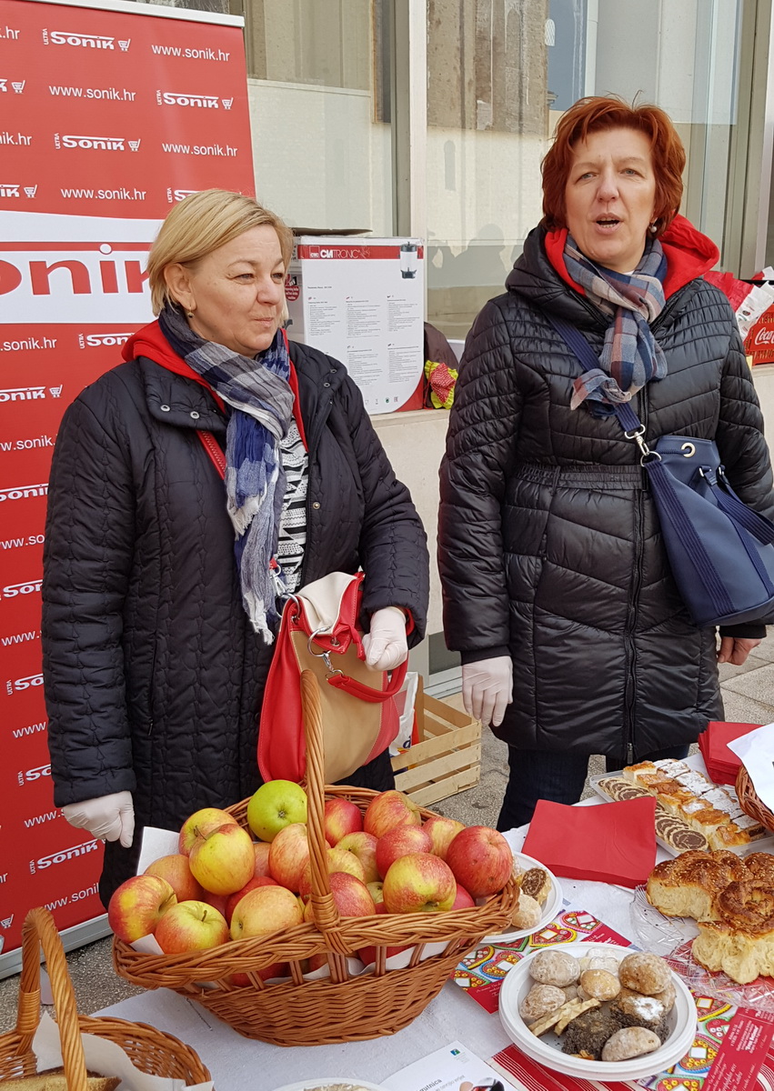 Turopoljsko srce srcu Zadra: Buševačke delicije i folklorni program na Forumu