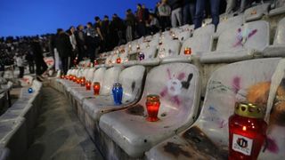 Torcida se uz svijeće, bengalke i molitvu dostojanstveno oprostila od svog kolege Žana Ojdanića na sjevernoj tribini Poljuda. Foto: Ivo Čagalj/PIXSELL Torcida se uz svijeće, bengalke i molitvu dostojanstveno oprostila od svog kolege Žana Ojdanića na sjevernoj tribini Poljuda. Foto: Ivo Čagalj/PIXSELL