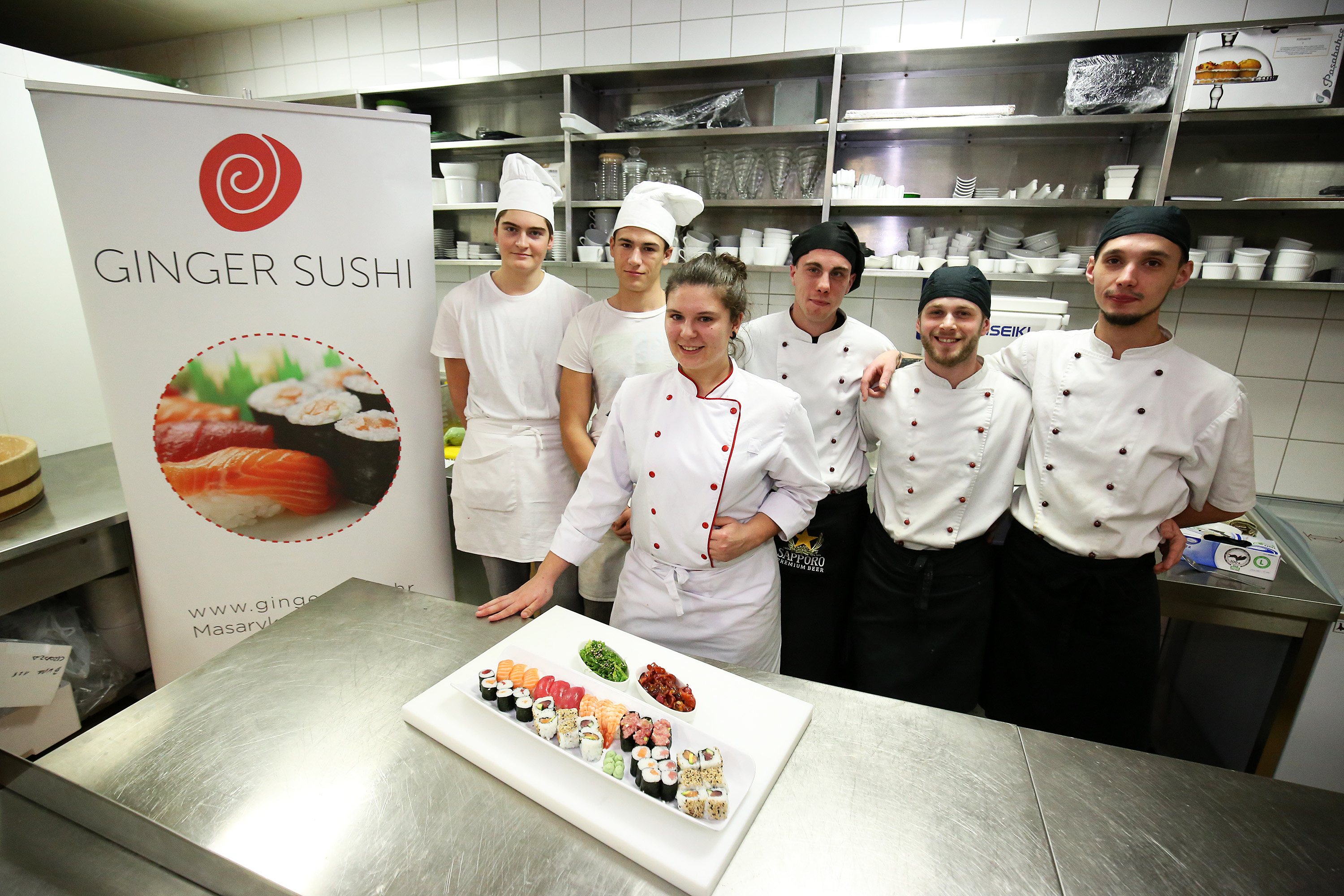 Kako se sinoć spremao sushi za večerašnje otvaranje Tuna, Sushi & Wine Festivala Kako se sinoć spremao sushi za večerašnje otvaranje Tuna, Sushi & Wine Festivala