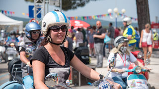 Spektakularni defile vespaša, foto: Vinko Pešić Spektakularni defile vespaša, foto: Vinko Pešić
