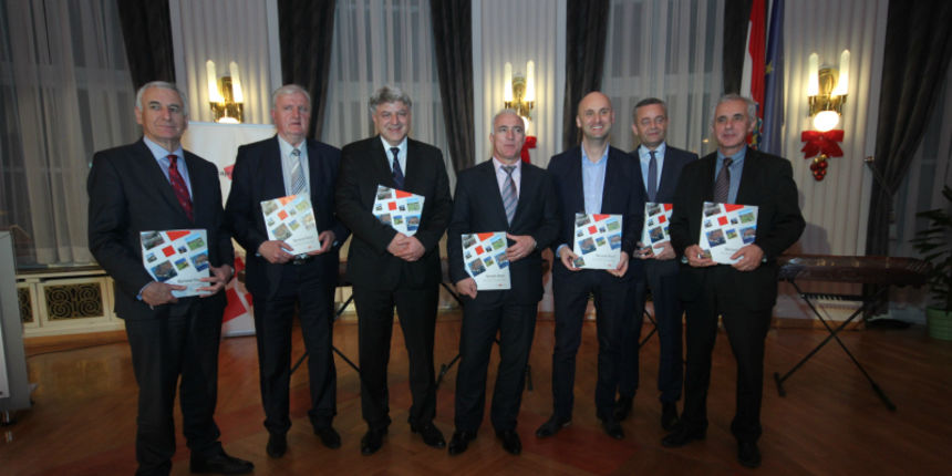 Župani na predstavljanju fotomonografije