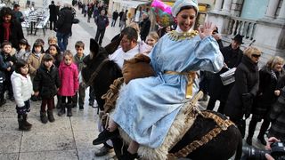 Sveta Luce oduševila mališane u gradu