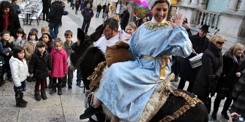 Sveta Luce oduševila mališane u gradu Sveta Luce oduševila mališane u gradu