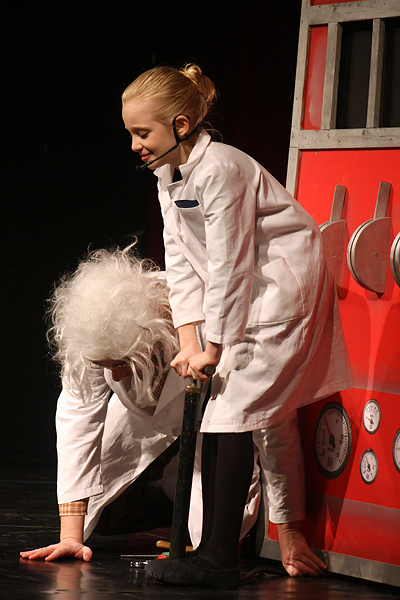 “Karnevalski vremeplov” plesne udruge “Gesta” (foto:Saša Čuka) “Karnevalski vremeplov” plesne udruge “Gesta” (foto:Saša Čuka)