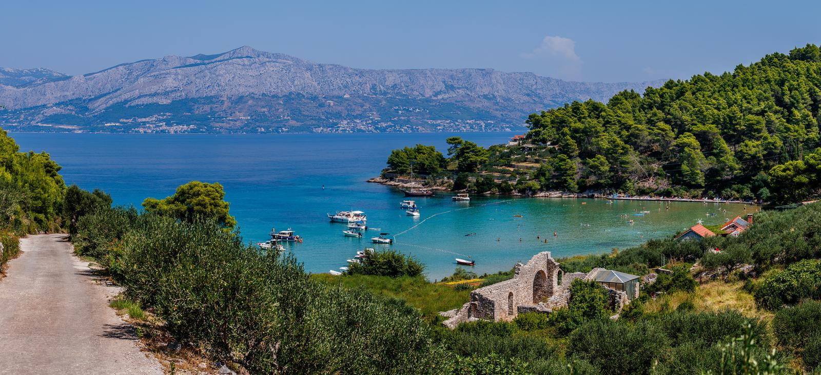 Uvala Lovrečina: Egzotična pješčana oaza na Braču u kojoj su uživali i stari Rimljani Uvala Lovrečina: Egzotična pješčana oaza na Braču u kojoj su uživali i stari Rimljani