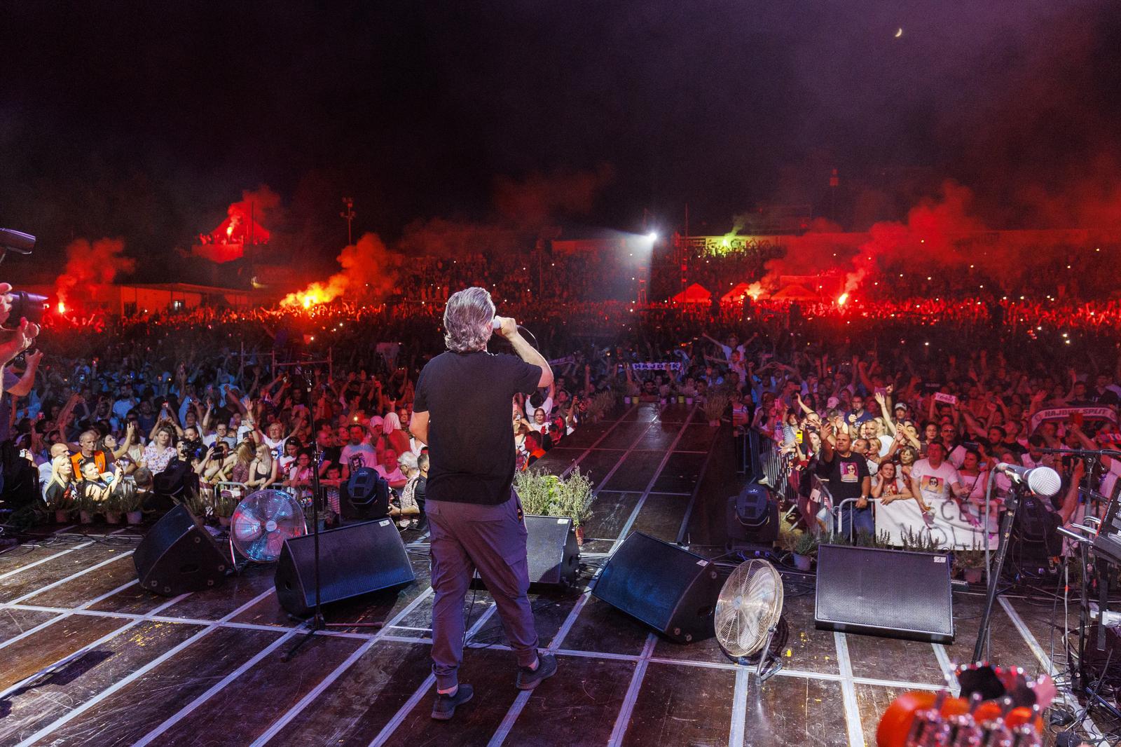 Mišo Kovač i prijatelji na Starom placu u Splitu Mišo Kovač i prijatelji na Starom placu u Splitu