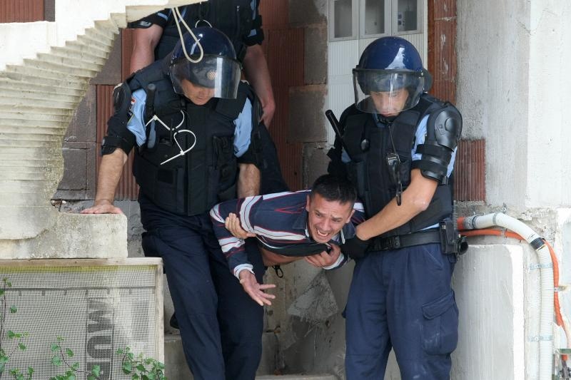 Sveti Filip i Jakov: Brutalna deložacija majke i sina Sveti Filip i Jakov: Brutalna deložacija majke i sina