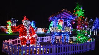 Uz 2,5 milijuna lampica zasjala ovogodišnja božićna bajka u Salajlandu Uz 2,5 milijuna lampica zasjala ovogodišnja božićna bajka u Salajlandu