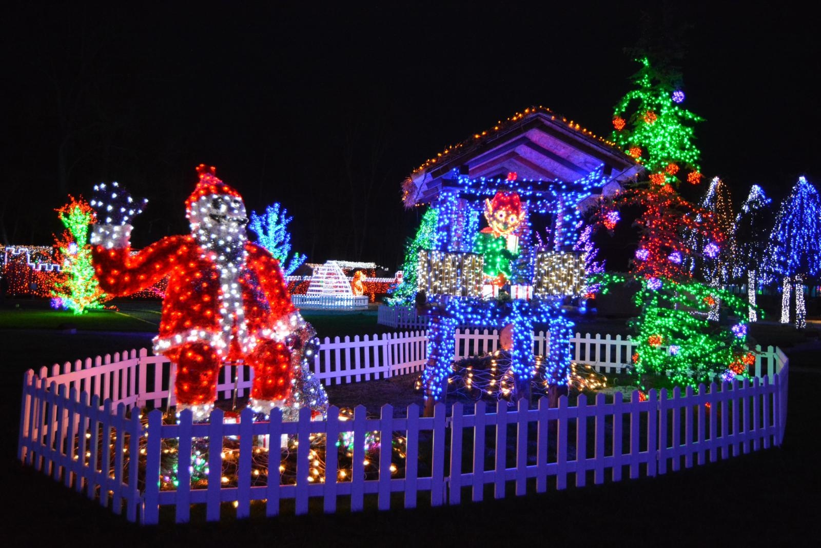 Uz 2,5 milijuna lampica zasjala ovogodišnja božićna bajka u Salajlandu Uz 2,5 milijuna lampica zasjala ovogodišnja božićna bajka u Salajlandu