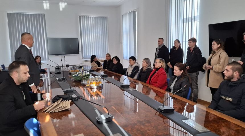 Gradonačelnik Tomislav Bulić benkovačkim obiteljima svečano uručio ključeve 8 novih stanova Gradonačelnik Tomislav Bulić benkovačkim obiteljima svečano uručio ključeve 8 novih stanova