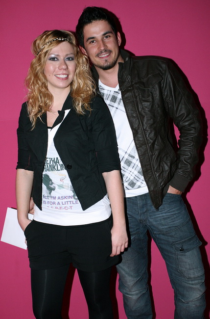 Zagreb, 031209.
Premijera spota za hit singl “Zedjam” Zlatana Stipisica Gibannija u Hrvatskom drzavnom arhivu. Na promociji je Gibonni potpisao ugovor s T Mobilom.
Na slici: Karla Belovari i Bojan Jambrosic.
Foto: Sandra Simunovic / CROPIX Zagreb, 031209.
Premijera spota za hit singl “Zedjam” Zlatana Stipisica Gibannija u Hrvatskom drzavnom arhivu. Na promociji je Gibonni potpisao ugovor s T Mobilom.
Na slici: Karla Belovari i Bojan Jambrosic.
Foto: Sandra Simunovic / CROPIX