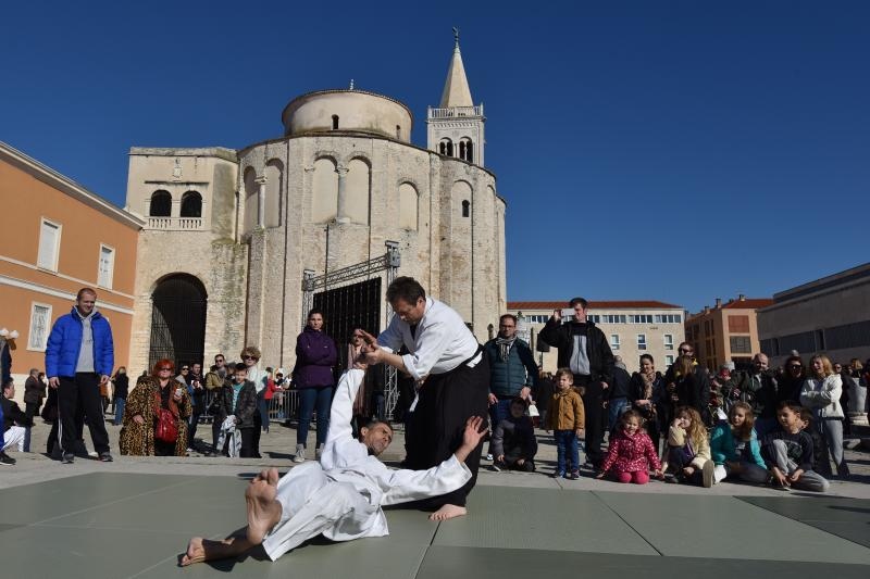 , Zadar – U sklopu drugog po redu Tuna, Sushi and Wine Festivala koji se od 3. do 7. veljace odrzava u Zadru, danas je odrzan glavni otvoreni dogadjaj za javnost na zadarskom Forumu uz degustaciju sushi i specijaliteta od tune i show program. Photo: Dino , Zadar – U sklopu drugog po redu Tuna, Sushi and Wine Festivala koji se od 3. do 7. veljace odrzava u Zadru, danas je odrzan glavni otvoreni dogadjaj za javnost na zadarskom Forumu uz degustaciju sushi i specijaliteta od tune i show program. Photo: Dino