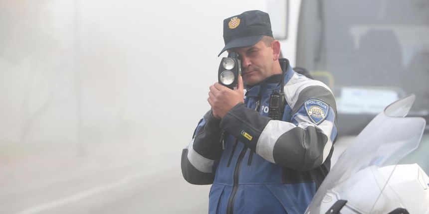 Kontrola prometa, kontrola brzine, policija, prometni policajac