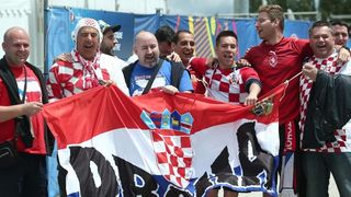 Hrvatski navijači okupirali Saint-Etienne pred utakmicu između Hrvatske i Češke. Photo: Sanjin Strukić/PIXSELL