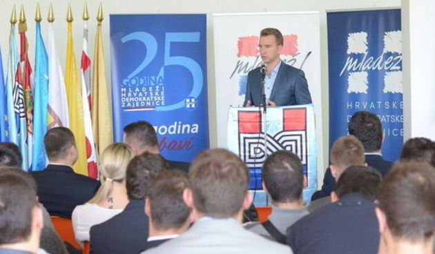 Josip Bilaver na predizbornom skupu u Benkovcu