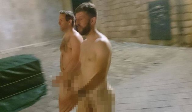 Goli turisti, golaći, gola šetnja